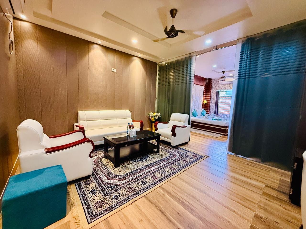 Suite Room at Hotel RamSanPlaza, Motihari
